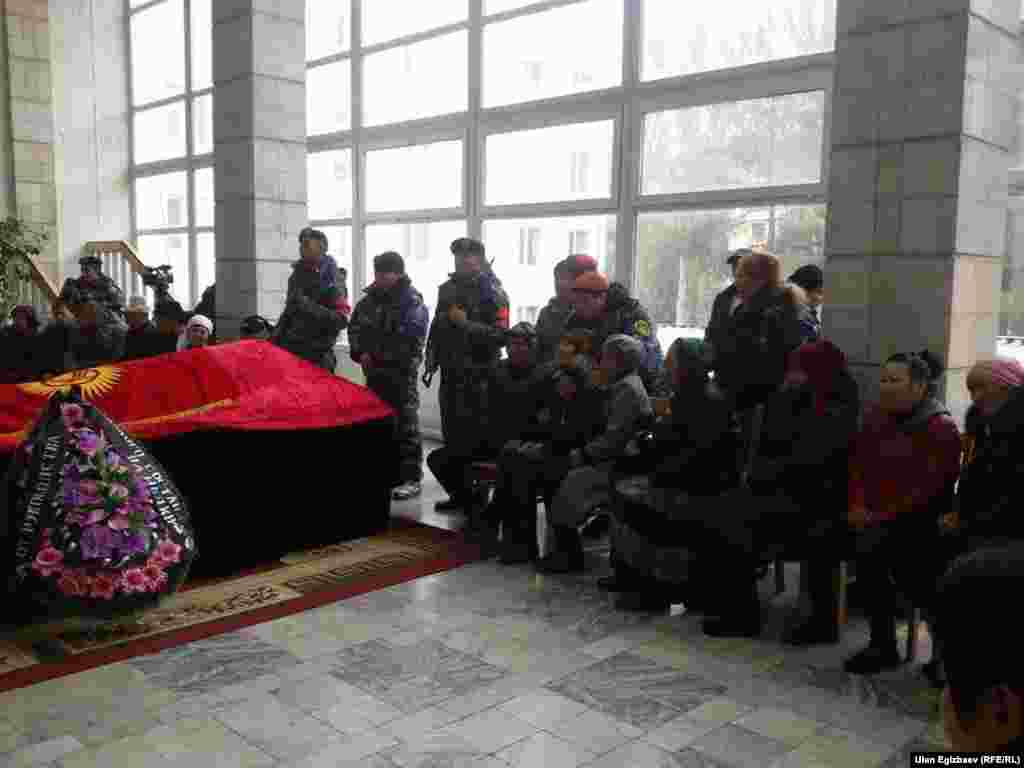 2006-жылы кызматтагы ийгиликтери үчүн мамлекеттик &ldquo;Эрдик&rdquo; медалы менен сыйланган.&nbsp;