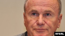 Sinanom Alićem, predsjednikom Vijeća časti Udruženja BH novinari
