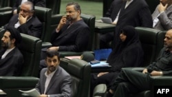 محمود احمدی نژاد در یکی از جلسات سال ۱۳۸۸ مجلس شورای اسلامی