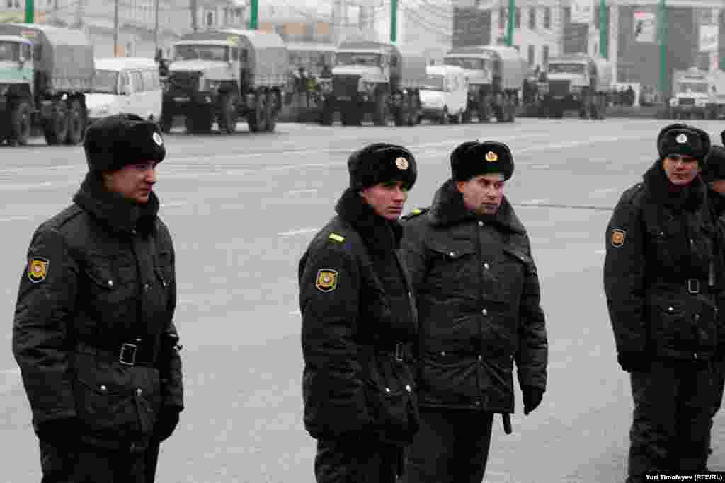 10 декабрь Мәскәүнең Сазлык мәйданында “Ирекле сайлаулар өчен!” чарасында 100-150 мең кеше катнашкан. Киләсе тапкыр оештыручылар урамга бер миллион кеше чыгарырга вәгъдә итә.