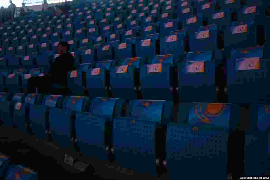 Чемпионат өткен Астанадағы "Барыс-Арена" залында бос тұрған көрермен орындары.