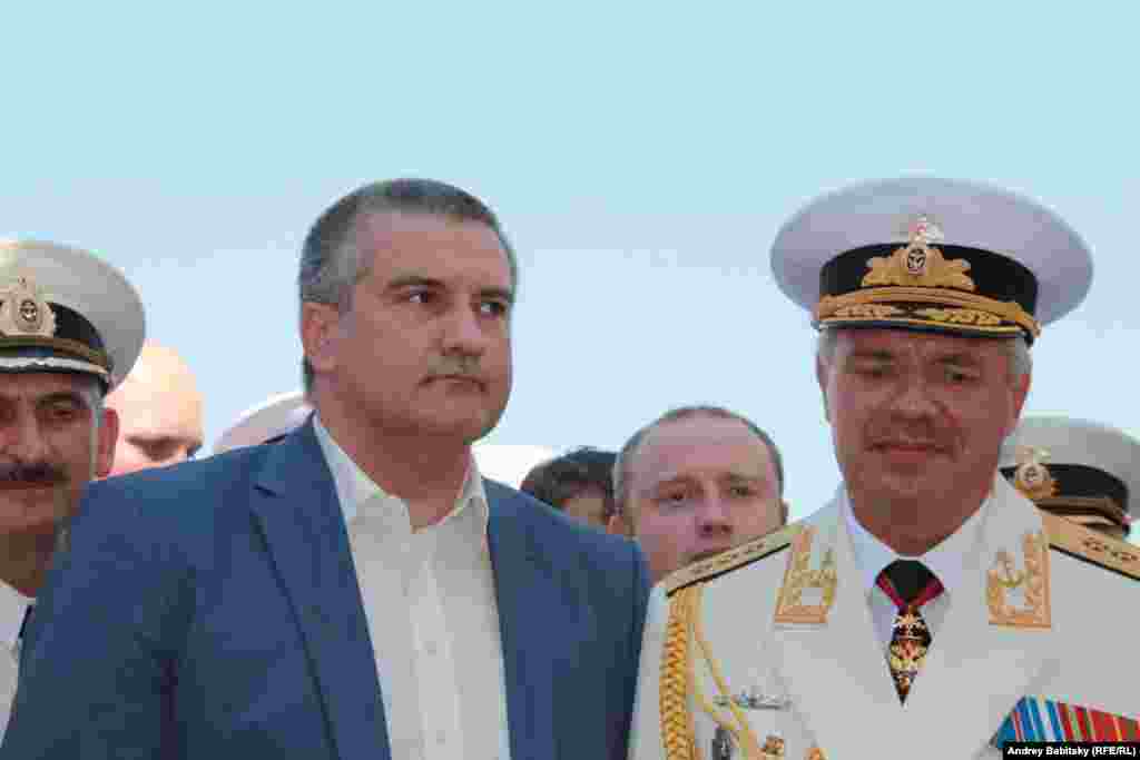 Губернатор самопровозглашенной республики Крым Сергей Аксенов и командующий Черноморским флотом ВМФ России, Вице-адмирал Александр Витко