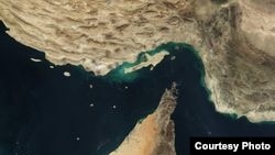 تنگه هرمز.