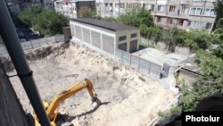 Armenia - A controversial construction site in Yerevan, 22Aug2013.