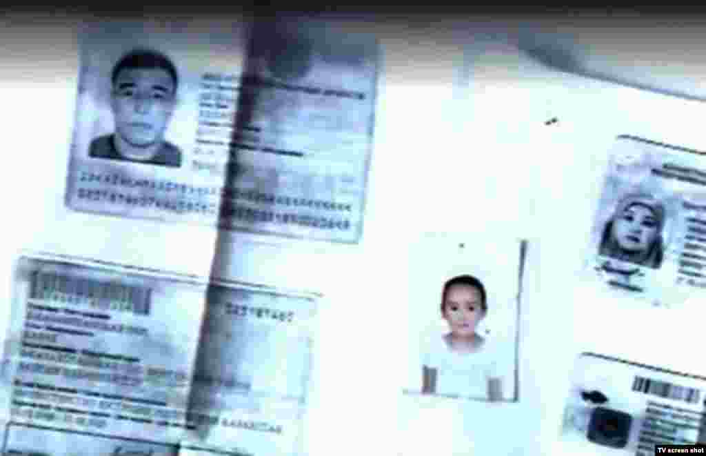 «Сирияға кеткен қазақтар» туралы хабарлардан соң кейбір адамдар діни көзқарасына сәйкес шетелге кеткен туыстарын қайтаруға жәрдемдесуді сұрап, Азаттық редакциясына телефон арқылы хабарласты. Өзінің толық аты-жөнін атағысы келмеген алматылық Айгүл есімді әйел видеодағы адамдардың арасынан күйеу баласы Кенжебек Ахмадиев пен оның 5 жасар қызын танығанын айтты. Мына суретте құжаттары көрсетілген екі адамды қазақстандық "7-арна" телекомпаниясы "Сирияға кеткендердің бірі Кенжебек Ахмадиев пен қызы" деп сипаттады.