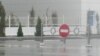Köçede ýörite “stop” yşaraty-da goýlupdyr.