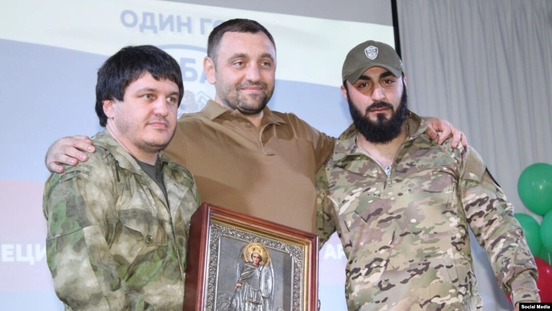 Armen Sarkisian, who died in intensive care after the explosion in the Scarlet Sails residential complex in Moscow-Center. On the right is former Wagner PMC mercenary Aik Gasparyan. Photo: Telegram channel of the Armenian Battalion (ArBat)