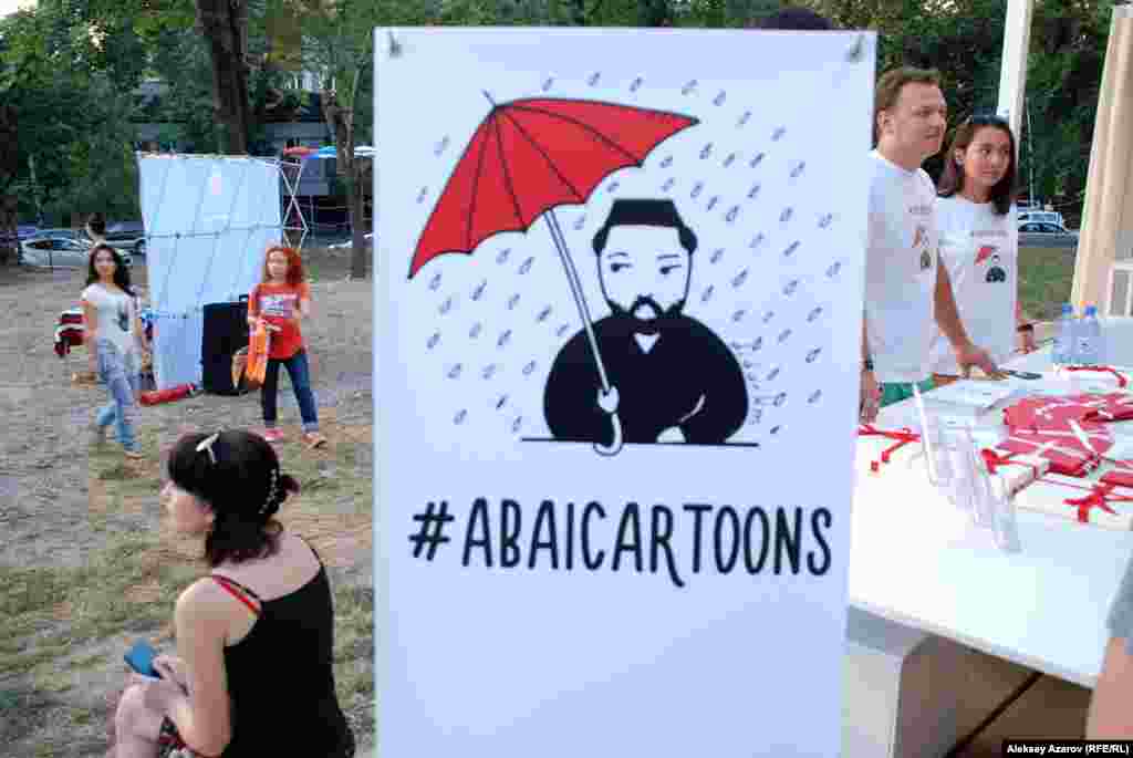 Во время фестиваля незримо присутствовал классик казахской литературы Абай. Посетителям предлагали купить набор иллюстрированных открыток с изречениями Абая из «Слов назидания», переведенными на английский язык.