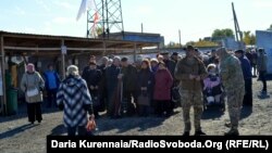 КПВВ «Майорск». Очередь на вход на подконтрольную территорию (архивное фото)
