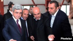 Նախագահ Սերժ Սարգսյանը այցելել է Սամվել Ալեքսանյանին պատկանող շաքարի գործարան, արխիվային լուսանկար