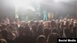Илустрација, скриншот од видео објавено од медиуми и корисници на социјалните мрежи од забава во Струмица.