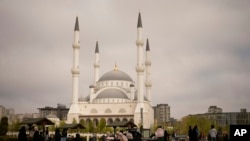 زلزله در ترکیه، مردم به جاده ها و پارکهای شهر بیرون شده اند