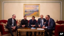 From left: British Prime Minister Keir Starmer, Ukrainian President Volodymyr Zelenskyy, French President Emmanuel Macron, Polish Prime Minister Donald Tusk, and German Chancellor Friedrich Merz make a call to US President Donald Trump from Kyiv on May 10.