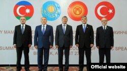 Бишкек саммитине Кыргызстандын президенти Алмазбек Атамбаев, Казакстандын президенти Нурсултан Назарбаев, Түркия президенти Абдулла Гүл, Азербайжан өкмөт башчысы Артур Расизаде жана Түркмөнстандын ИАсынын президенти Гурбанмырат Мезилов катышууда.