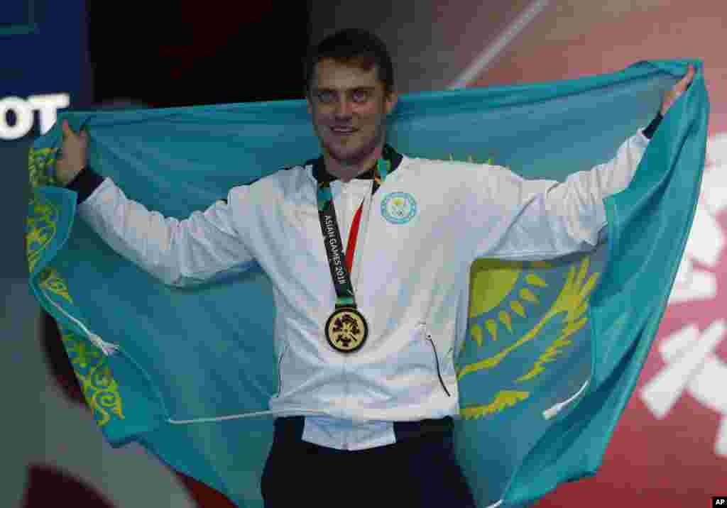 Семсерлесудің шпага түрінен Дмитрий Алексанин Азия ойындарының чемпионы атанды. Бұл - Қазақстанның Джакартадағы алғашқы алтыны. 19 тамыз 2018 жыл.