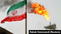 
سقوط درآمد نفت دارای اثرات مهمی بر اقتصاد تک پایه، دولت محور و رانتی ایران داشته است