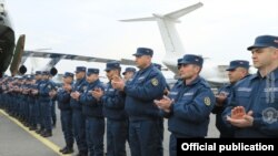 Группа армянских саперов и врачей в аэропорту, Ереван, 8 февраля 2019 г.