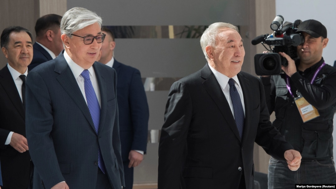 Then interim President Qasym-Zhomart Toqaev (left) and former President Nursultan Nazarbaev in Nur-Sultan on May 16, 2019.