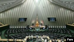 مجلس شورای اسلامی ایران آبان ماه امسال به ممنوعیت اجرای فاز دوم قانون هدمندی یارانه‌ها در سال جاری رای داد.