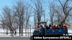 "Жунда" заводунун жумушчулары