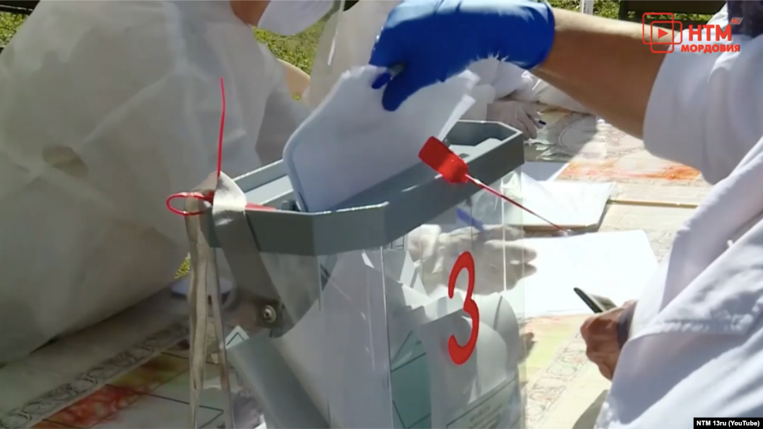A quasi-government body in the Russian region of Mordovia claimed that the woman whose hands were seen stuffing multiple ballots into a ballot box had simply been helping her sick sister.
