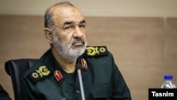 حسین سلامی می‌گوید «همه دنیا ما را تحریم کرده‌اند اما چهره شهرهای‌مان چیز دیگری را نشان می‌دهد». 