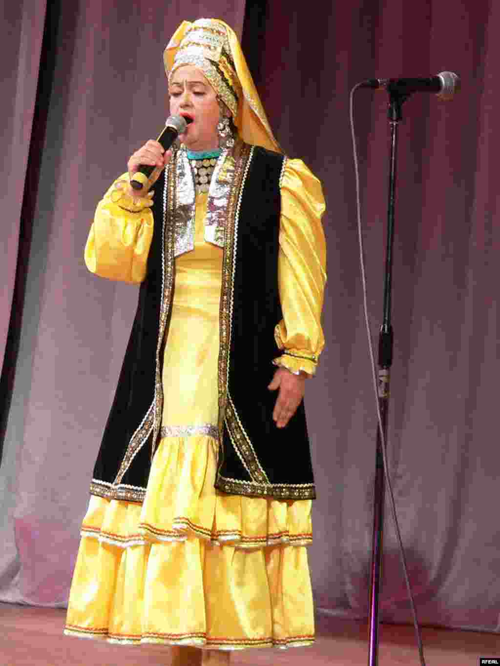 Татарстанның атказанган артисты Лена Бичарина