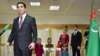Түркмөнстан - Президент Гурбангулы Бердымухамедов добуш берүү тилкесинде үй-бүлө мүчөлөрү менен. 12-февраль, 2017-жыл, Ашхабад. 