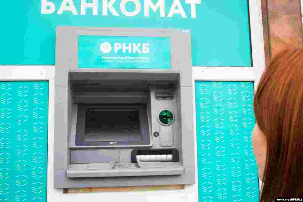 Қырым электр блокадасының екінші күнін өткізді. Көптеген банкоматтар мен терминалдар әлі іске қосылмады. 