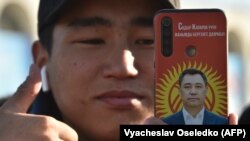 Садыр Жапаровтың жақтасы «Ала-Тоо» алаңындағы жиында. Бішкек, 11 қаңтар 2021 жыл.