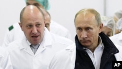 Евгений Пригожин и президент России Владимир Путин (архивное фото)