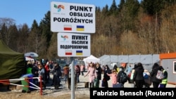 Refugees crossing the border from Ukraine to Poland arrive to a reception point, fleeing the Russian invasion of Ukraine, at a border checkpoint in Kroscienko, Poland, March 17, 2022.