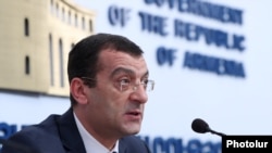 Armenia - Central Bank Board member Artur Stepanian at a press conference in Yerevan, March 20, 2020