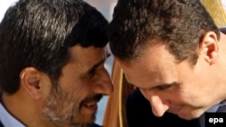 بشار اسد (راست) رییس جمهور سوریه همراه با محمود احمدی نژاد، همتای ایرانی اش.