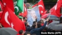 تظاهرات هواداران رجب طیب اردوغان، رییس جمهوری ترکیه یک روز پس ازکودتای نافرجام
