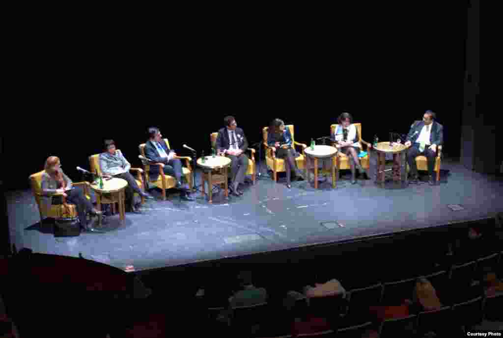 میزگرد «جنایت علیه بشریت»؛ ۱۸ مهر ۸۸ برلین - عکسها از آزاد اصلانی