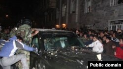 عکس «رجانیوز» از حمله به ماشین مهدی کروبی