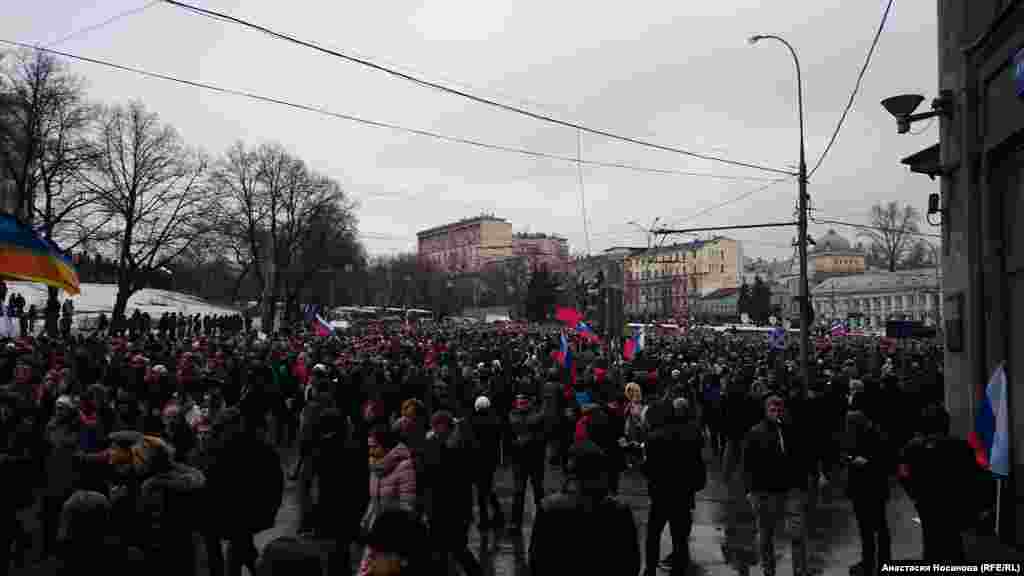 Бүгінгі қаралы шеру бұған дейін Ресей оппозициясы наурыздың 1-і күні Мәскеудің Марьино ауданында өткізуді жоспарланған «Весна» қарсылық акциясының орнына өткізілді.