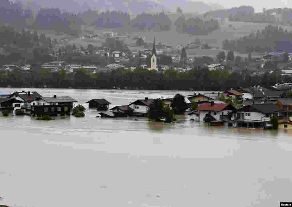 Austrija - Selo na zapadu zemlje, Koessen, 2. juni 2013. Foto: REUTERS / Dominic Ebenbichler