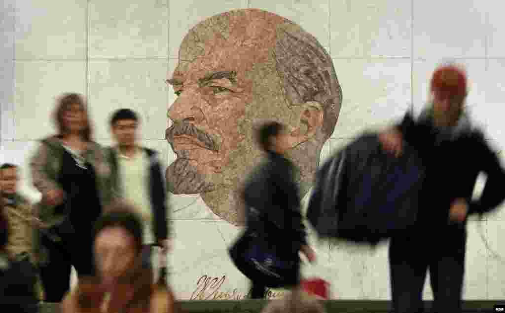 Станция московского метро "Библиотека имени Ленина", 2015 год