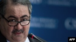هوشیار زیباری، وزیر امور خارجه عراق می‌گوید که کشور او امکانات کافی را برای مانع شدن از پرواز هواپیماهای ایرانی حامل سلاح به سوریه در اختیار ندارد