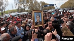 Armenia - Relatives of Lyuks Stepanian, a soldier killed by a fellow conscript on May 15, demonstrate on a highway 50 kilometers north of Yerevan, 18May2013.