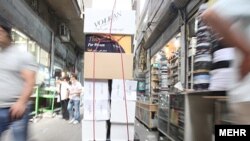 بازار بسيارى از كالاهاى وارداتى كه به طور مستقيم با قيمت ارز و تحولات بازار چهار راه استانبول در ارتباط است با رشد قيمت ها و يا توقف داد و ستد همراه شده اند.