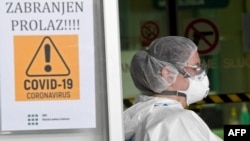 Oznaka za zabranu prolaza na punktu za cijepljenje u bolnici u Zagrebu, 4. ožujka 2021. 