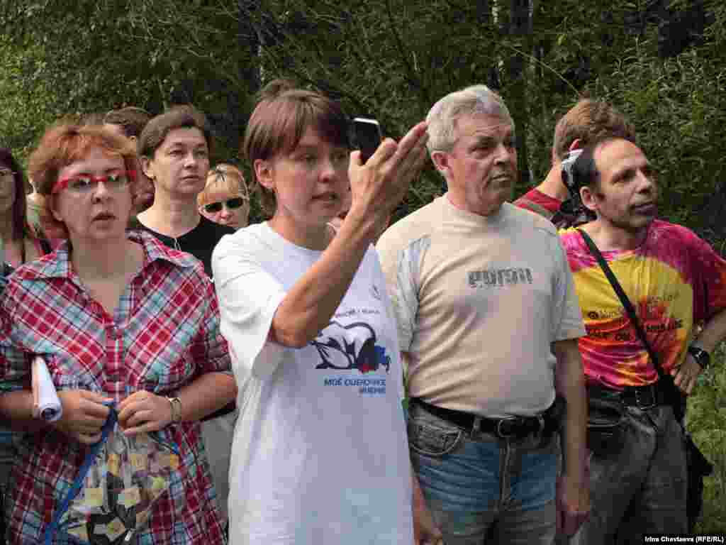 29июня представители инициативной группы “В защиту лесов Подмосковья” провели акцию против вырубки лесов в Солнечногорском районе под автомагистраль Москва – Санкт-Петербург.
