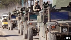 جرج بوش رييس جمهوری آمريکا همزمان با اعلام استراتژی جديد آمريکا در عراق مبنی بر افزودن ۲۱۵۰۰ نظامی بر نيروهای حاضر در عراق برای مقابله با شبه نظاميانِ سُنّی و شيعه، اعلام کرده بود که دخالت ايران را در امور داخلی عراق تحمل نمی کند