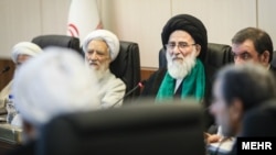 چهره محمود هاشمی شاهرودی پس از ابتلا به بیماری به شدت تغییر کرد. 