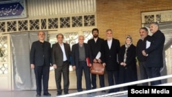 محسن صفایی فراهانی، محمد نعیمی‌پور ، آذر منصوری، محمدرضاخاتمی، حسین کاشفی(نفر ششم از سمت راست)، علی شکوری‌راد، حمیدرضا جلایی‌پور