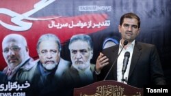 احسان قاضیزاده هاشمی، نماینده مجلس، در مراسم تقدیر عوامل سریال «گاندو»، تیر ۱۳۹۸