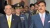 Pakistanyň prezidenti Asif Ali Zardari (çepde) we premýer-ministri Yusuf Raza Gilani Yslamabatda, 2012-nji ýylyň 16-njy ýanwary.